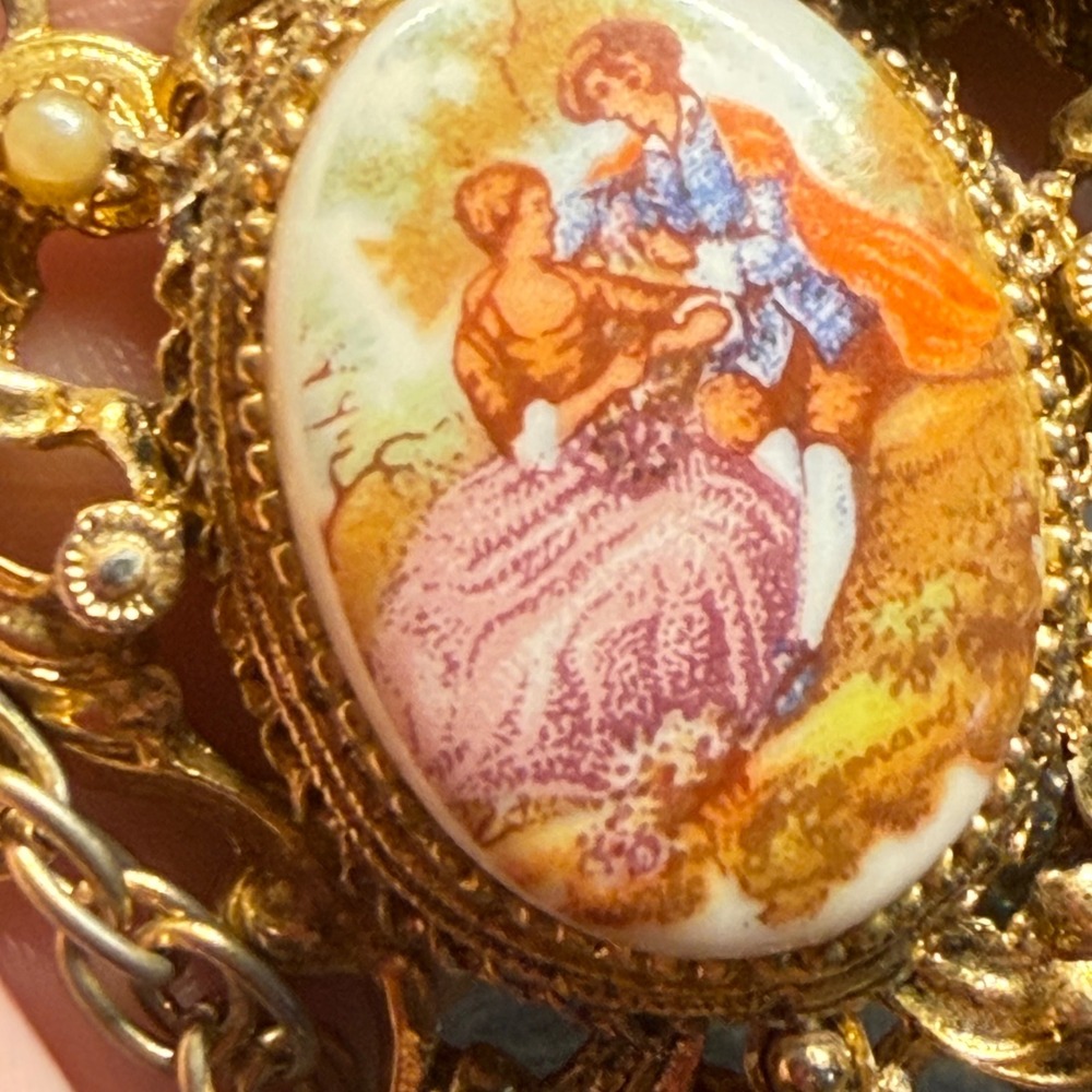Necklace Gold Tone Faux Pearl Fragonard Courting Couple Victorian Style 24 In - Picture 14 of 14